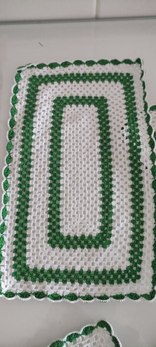 Conjunto de naperons verde e branco