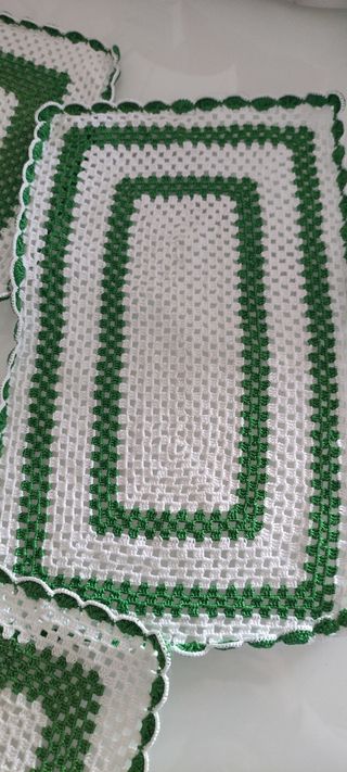 Conjunto de naperons verde e branco