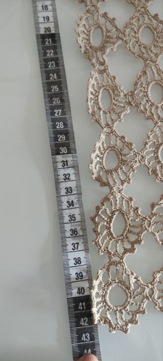 Naperon bege feito à mão vintage