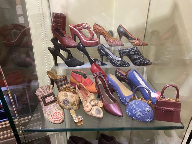 Colección de mini zapatos y bolsos