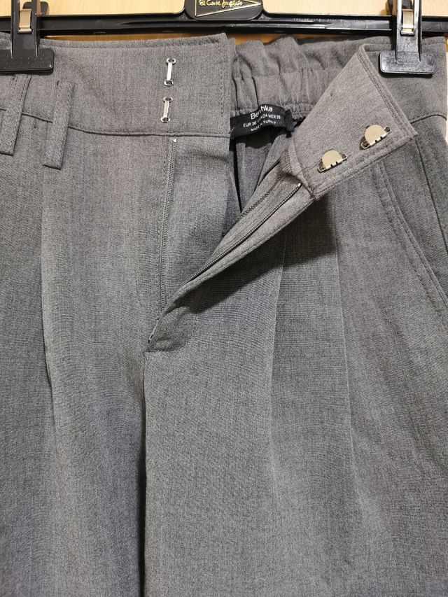 Traje gris. Bershka. Talla XS.