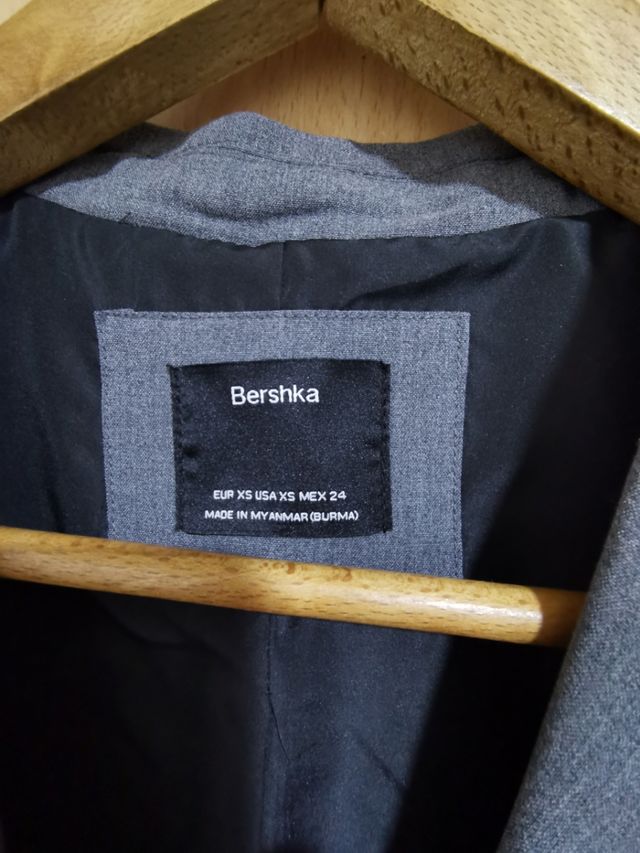 Traje gris. Bershka. Talla XS.