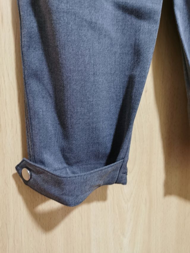 Traje gris. Bershka. Talla XS.