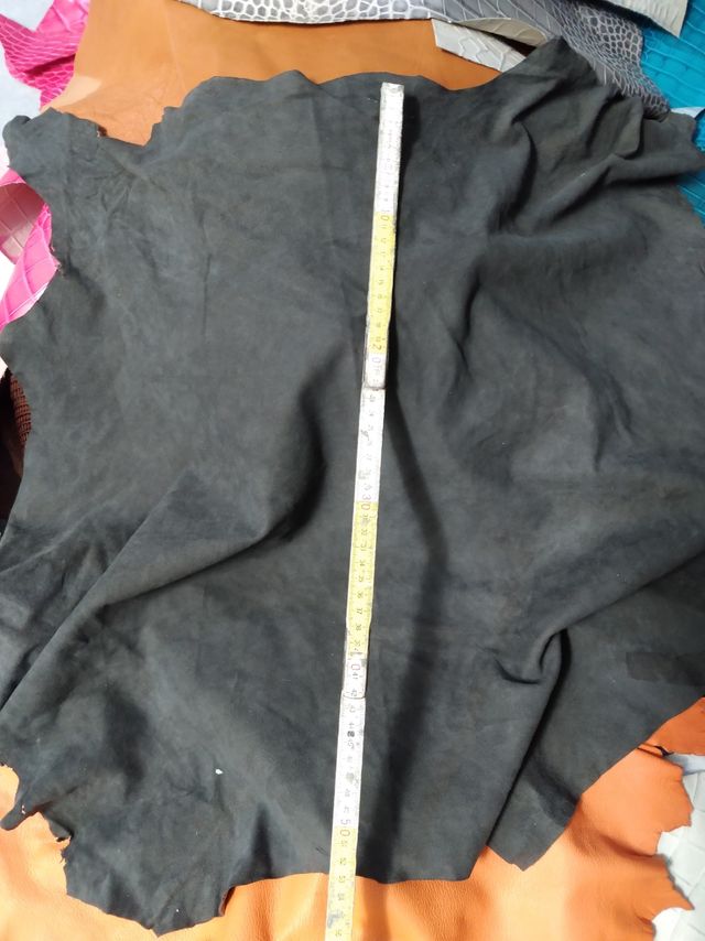 Pezzi morbida pelle cm 50 x 50 circa