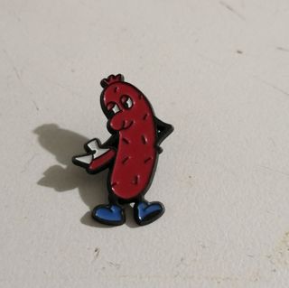 PIN INSIGNIA BROCHE SALCHICHA CON PORRÓN