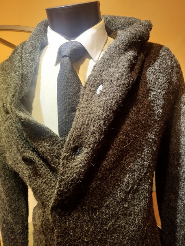 CHAQUETA PUNTO ASIMÉTRICA HOMBRE