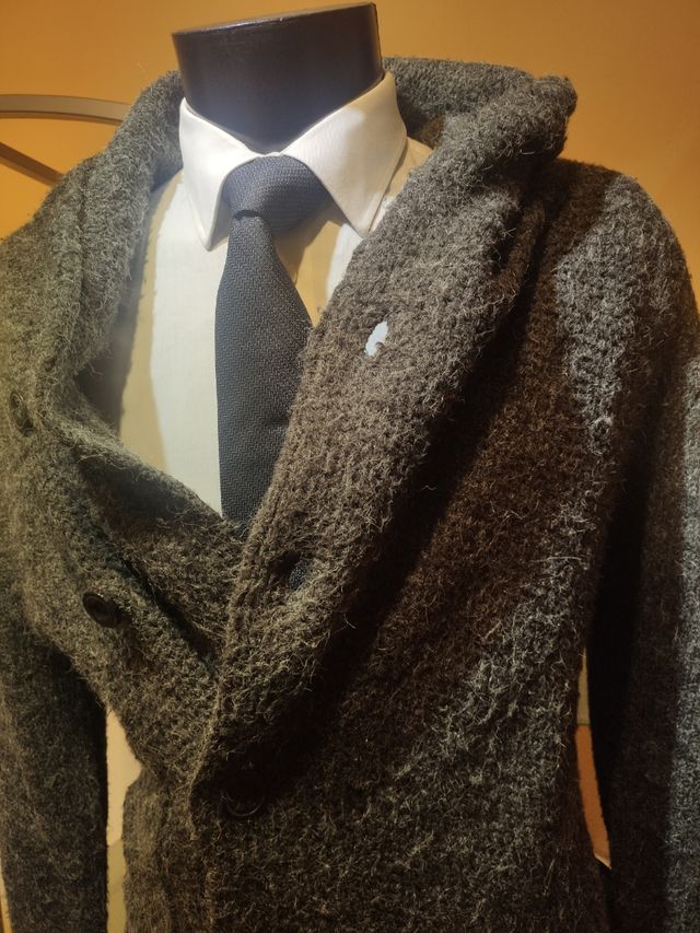 CHAQUETA PUNTO ASIMÉTRICA HOMBRE