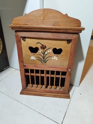 Armario de madera miniarura