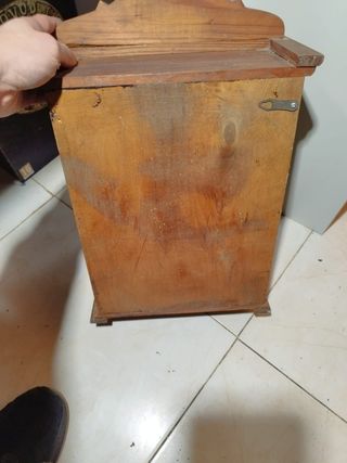 Armario de madera miniarura