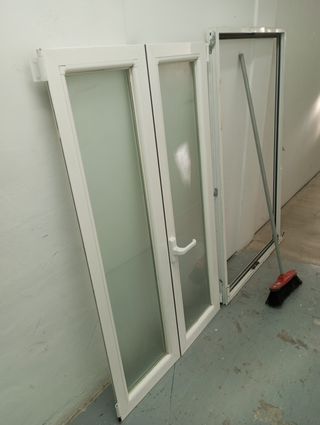 VENTANA ABATIBLE DE DOS HOJAS OSCILOBATIENTE.