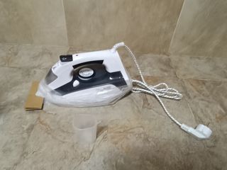 Plancha para ropa. Homeland basic