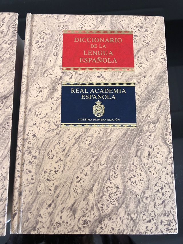 Diccionario de Lengua E. Dos tomos.