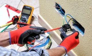 Manitas y Reformas electricas