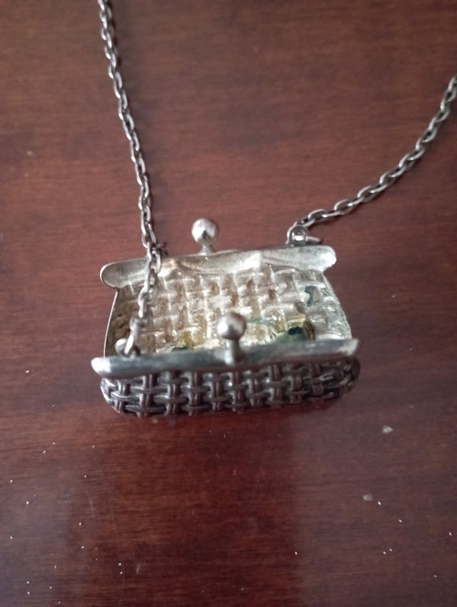 Colgante y anillo de plata.