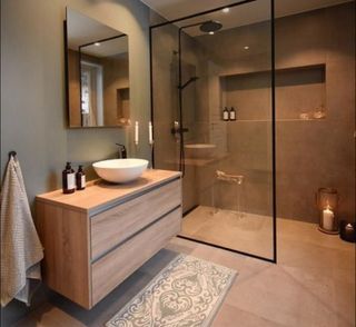 Se alicatan baños, cocinas y suelos