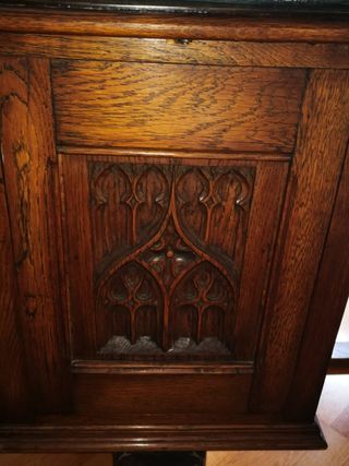 Mesa y silla antigua de roble