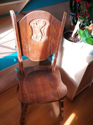 Mesa y silla antigua de roble