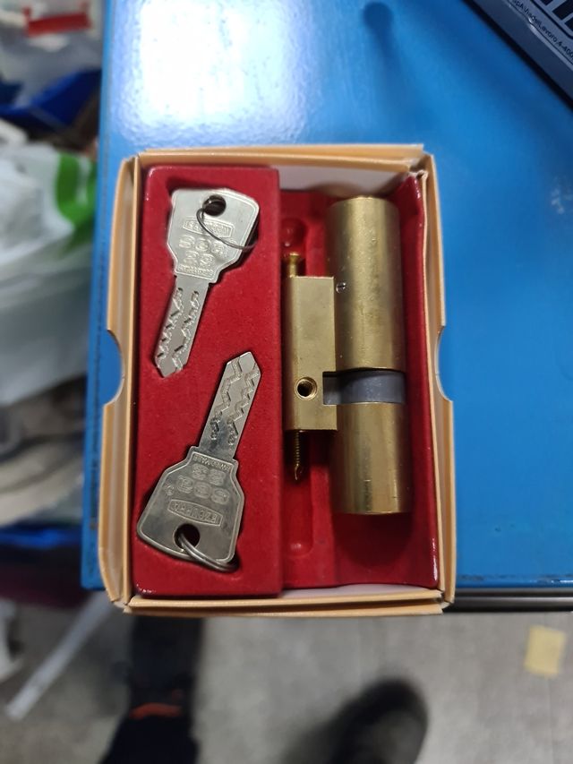 Bombin EZCURRA redondo antiganzúa NUEVO