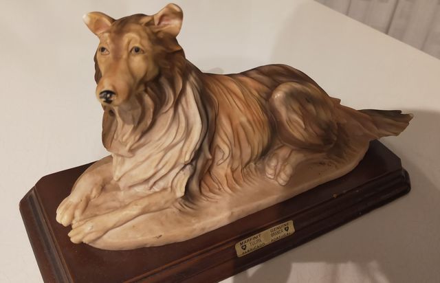 Estátua de cão fabricada em Portugal