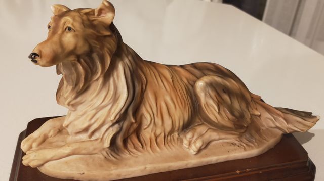 Estátua de cão fabricada em Portugal