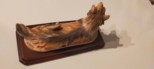 Estátua de cão fabricada em Portugal