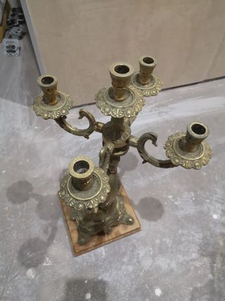 CANDELABRO ANTIGUO, BASE MÁRMOL.