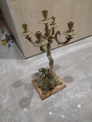 CANDELABRO ANTIGUO, BASE MÁRMOL.