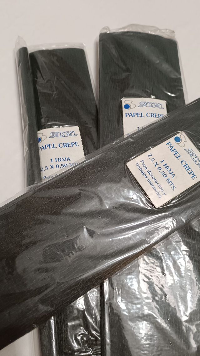 LOTE 3 PAPEL CREPÉ NEGRO ( 2.50 x 0.50 m.) SADIPAL