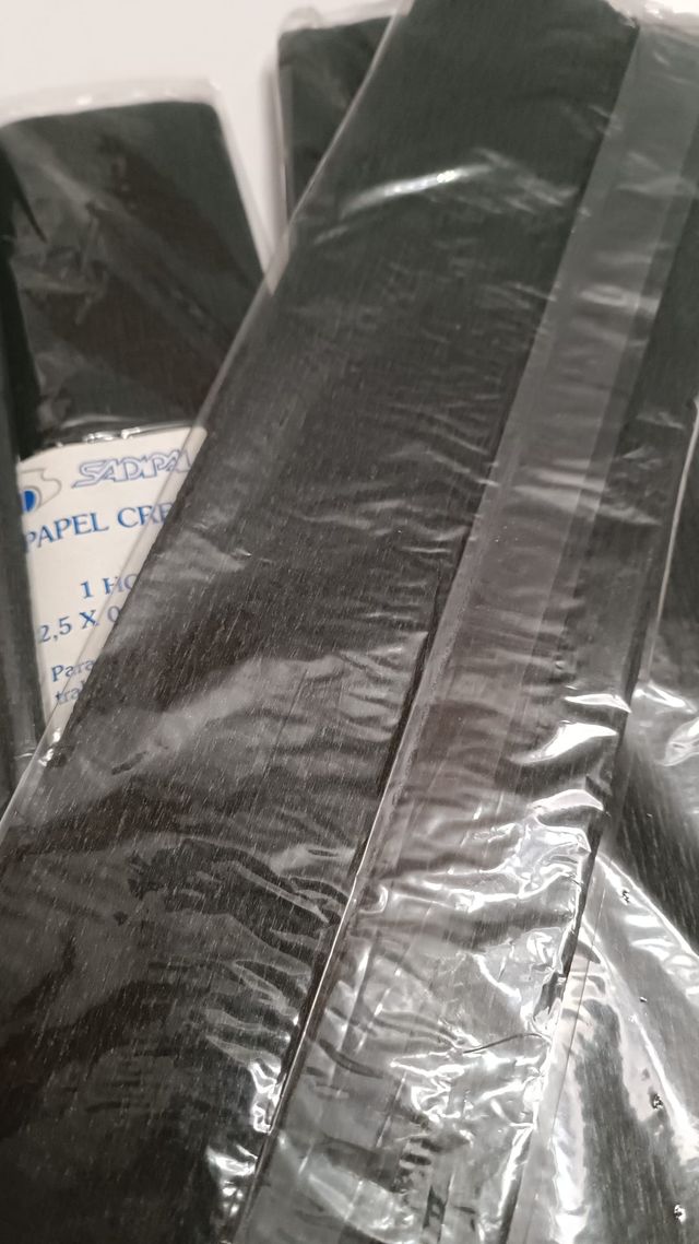 LOTE 3 PAPEL CREPÉ NEGRO ( 2.50 x 0.50 m.) SADIPAL