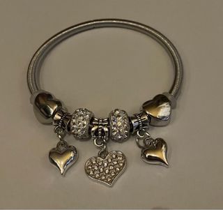 Pulsera elastica con abalorios corazon