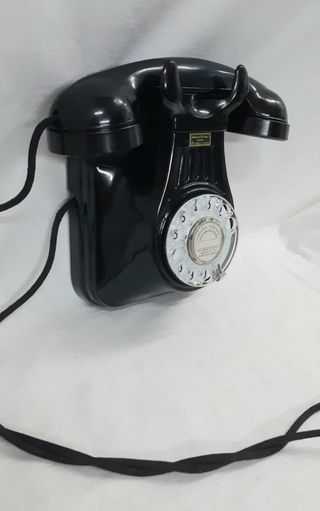 Teléfono antiguo de pared