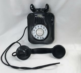 Teléfono antiguo de pared
