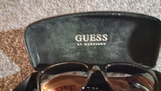Preciosas gafas unisex Guess