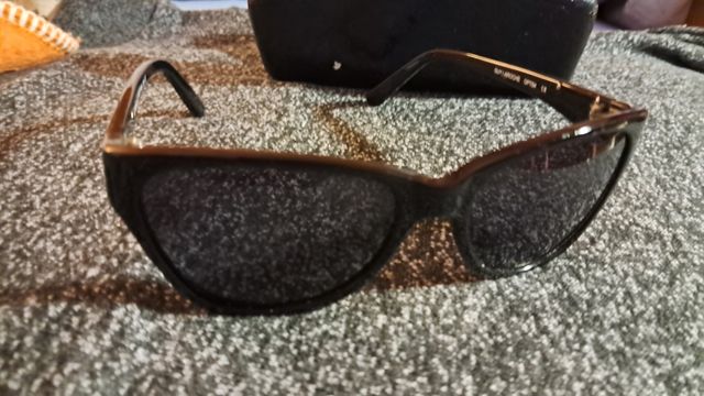 Preciosas gafas unisex Guess