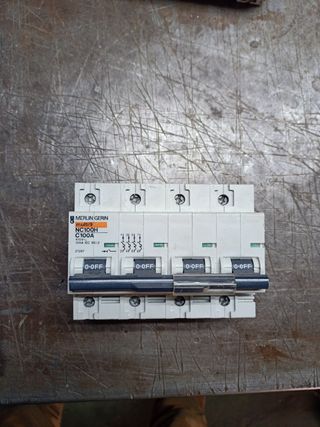 INTERRUPTOR MAGNETOTÉRMICO