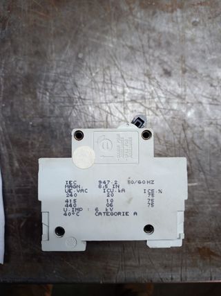 INTERRUPTOR MAGNETOTÉRMICO