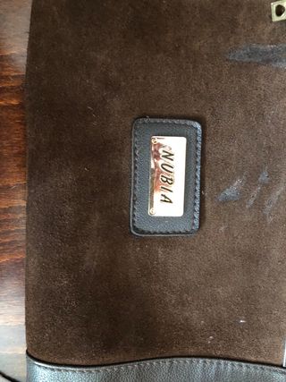 Bolso vintage de piel marrón con cierre dorado