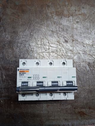 INTERRUPTOR MAGNETOTÉRMICO