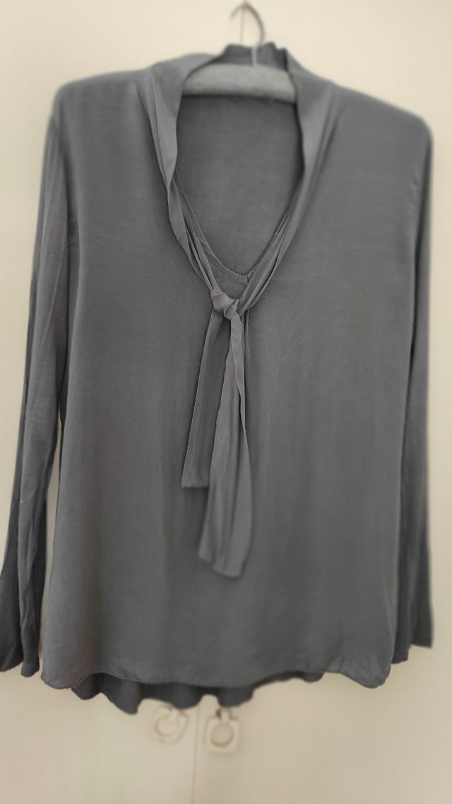 Blusa seda gris