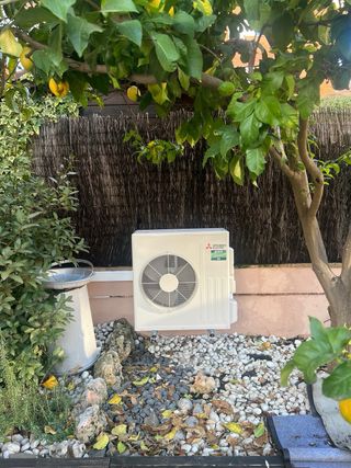 Instalador autorizado de aire acondicionado.