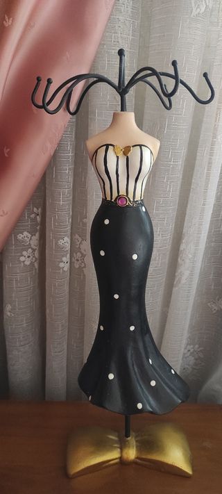 soporte maniquí para joyas