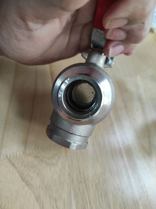 Válvula de bola con filtro integrado