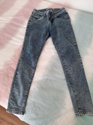 Pantalones y minifalda: Encuentro, Zara, Primark