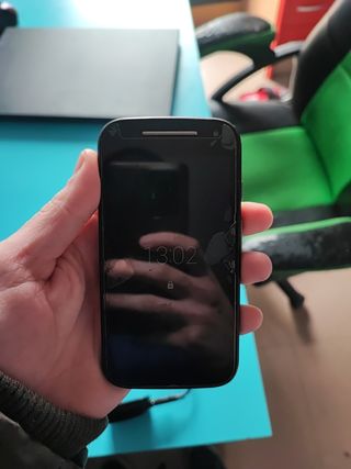 Móvil Motorola con funda y Cargador