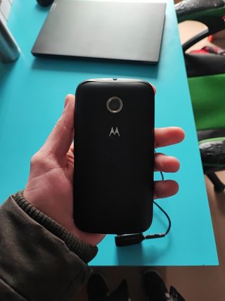 Móvil Motorola con funda y Cargador