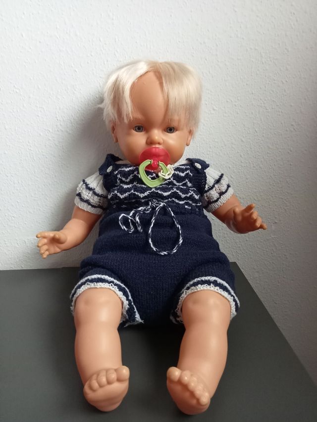 Muñeco Años 90 con traje hecho a mano