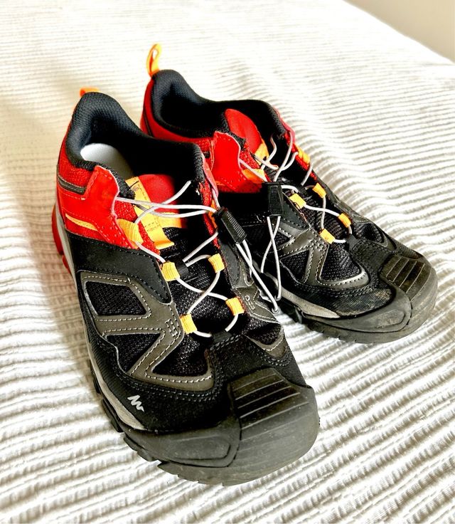 Botas de monte niño. Como nuevas !