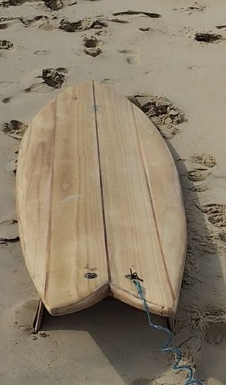Tabla de surf de madera modelo Retro Fish 6´2.0"