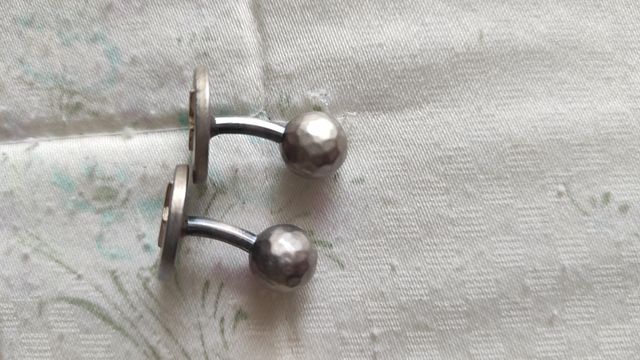 4 corbatas y un par de gemelos