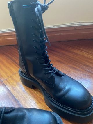 Botas negras de piel Zara